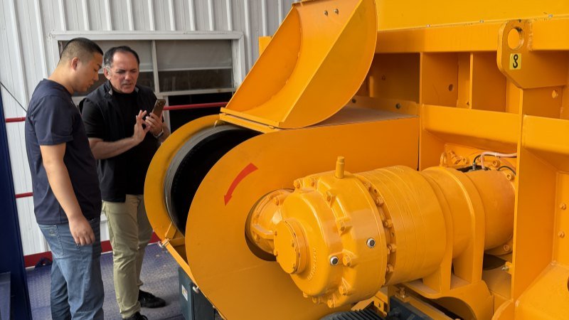Client Inspecting Twin Shaft Mixer Hoist Mechanism