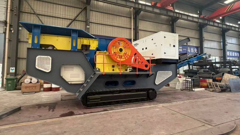 Track Mounted 50 Ton Mobile Crusher Machine In Factory